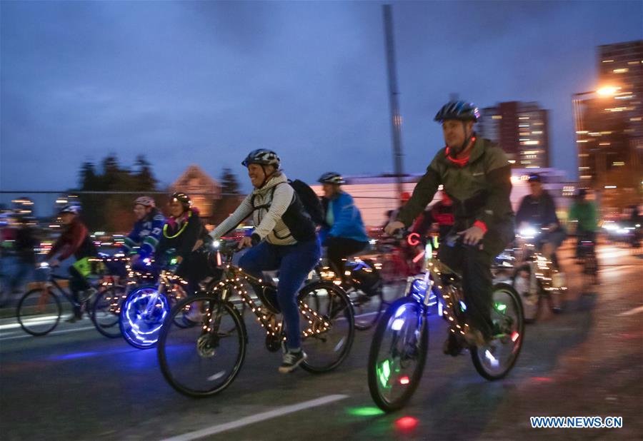CANADA-VANCOUVER-BIKE THE NIGHT