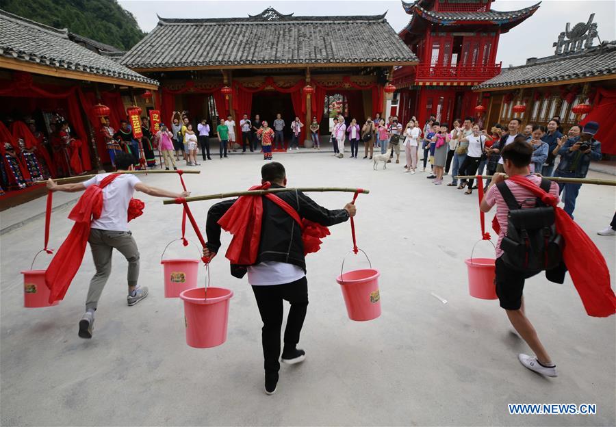 #CHINA-HUNAN-ZHANGJIAJIE-WEDDING CUSTOM (CN)