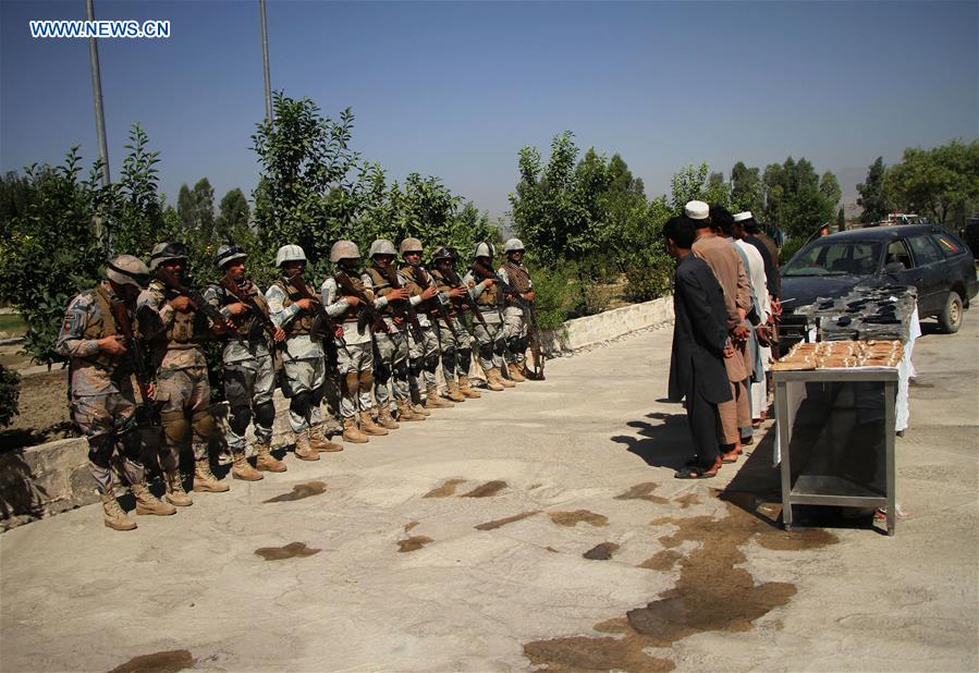 AFGHANISTAN-NANGARHAR-SUSPECTED SMUGGLER-WEAPON