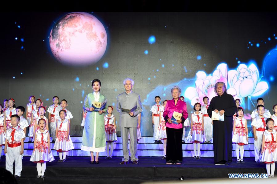 CHINA-BEIJING-MID-AUTUMN FESTIVAL-POETRY RECITING (CN)