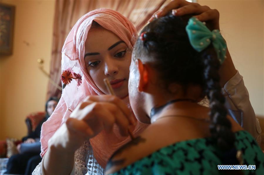 MIDEAST-GAZA-CINEMATIC-MAKE-UP-ARTIST