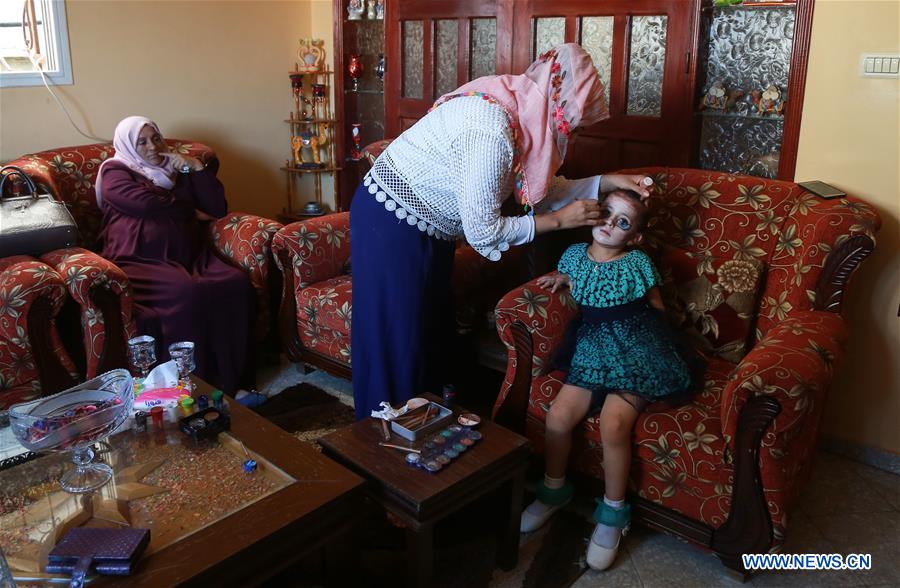 MIDEAST-GAZA-CINEMATIC-MAKE-UP-ARTIST