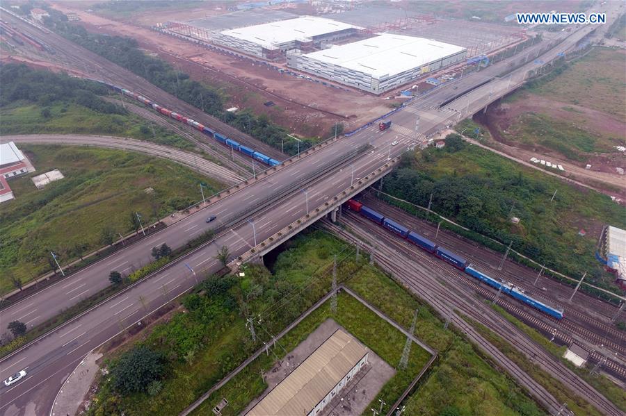 Xinhua Headlines: One year on, China-Singapore rail-sea route draws "Belt" and "Road" closer