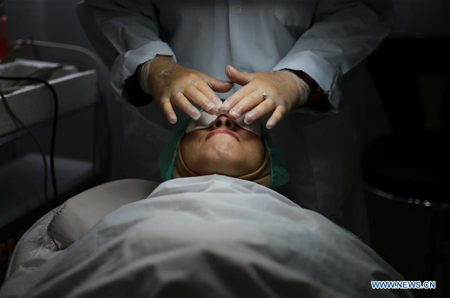 MIDEAST-GAZA-WOMEN-BEAUTY-CENTER