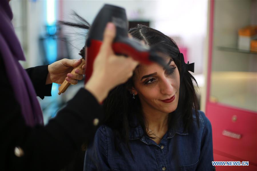 MIDEAST-GAZA-WOMEN-BEAUTY-CENTER