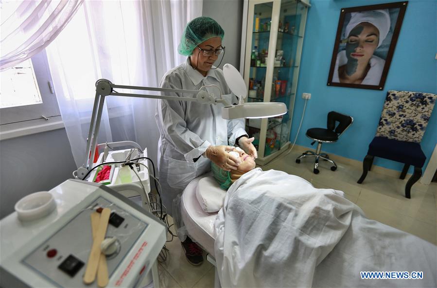 MIDEAST-GAZA-WOMEN-BEAUTY-CENTER