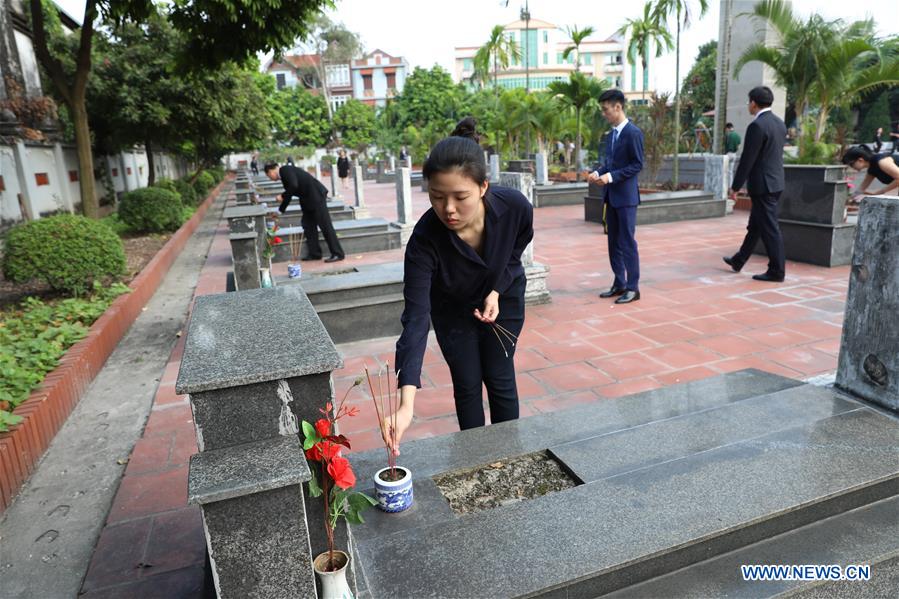 VIETNAM-HANOI-CHINESE MARTYRS-TOMB SWEEPING