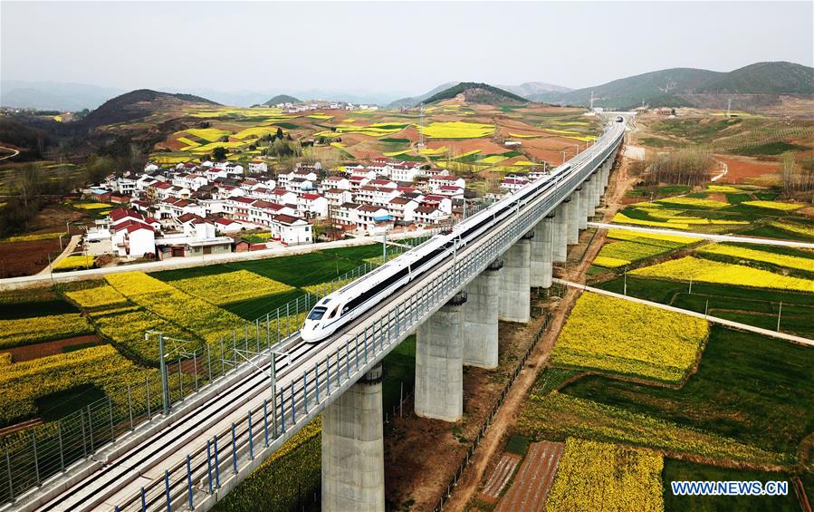 Xinhua Headlines: Chinese economy powering ahead