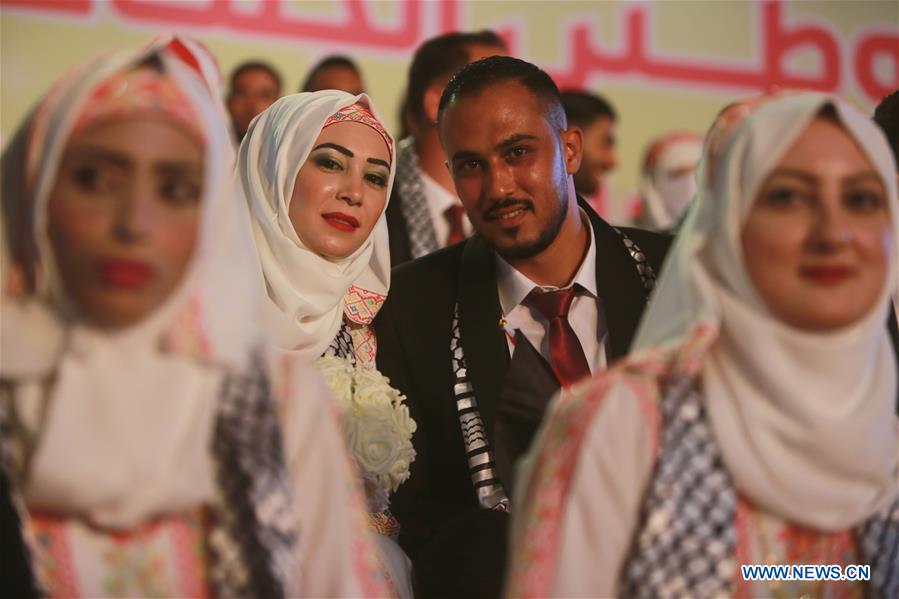 MIDEAST-GAZA-MASS WEDDING