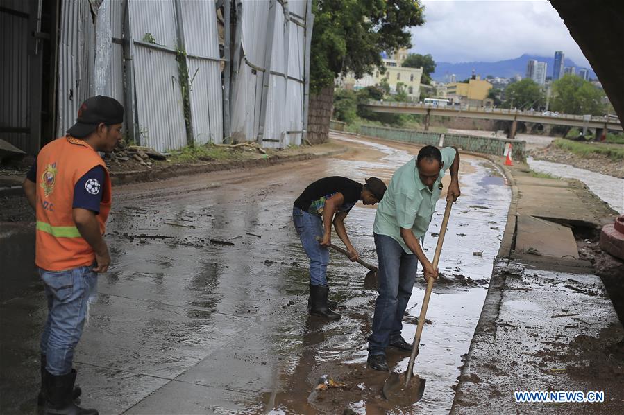 HONDURAS-TEGUCIGALPA-CLIMATE-RAIN-RED ALERT