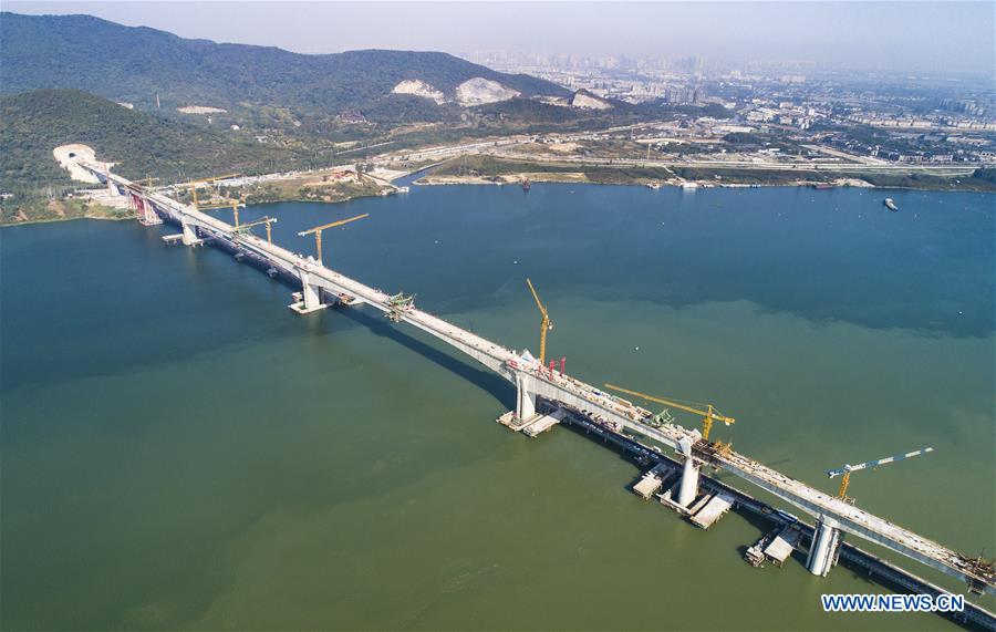 CHINA-HUBEI-XIANGYANG-RAILWAY-BRIDGE-CONSTRUCTION (CN)