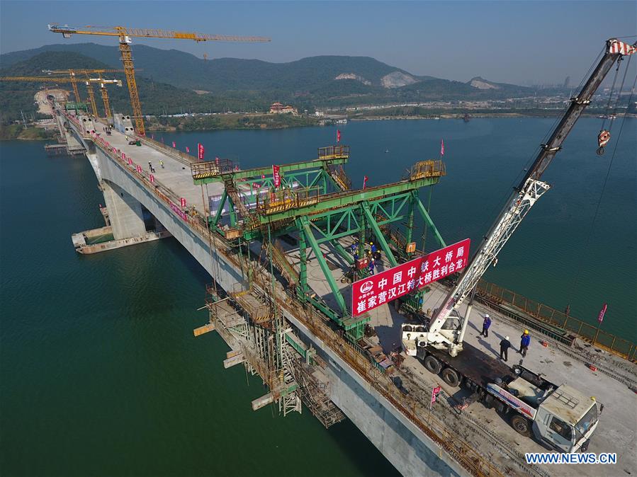 #CHINA-HUBEI-XIANGYANG-RAILWAY-BRIDGE-CONSTRUCTION (CN)