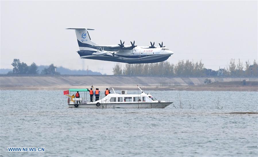 CHINA-AMPHIBIOUS AIRCRAFT-KUNLONG-WATER TAKEOFF (CN)
