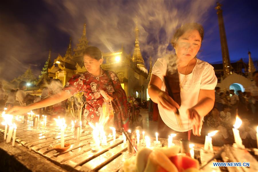 MYANMAR-YANGON-THADINGYUT FESTIVAL