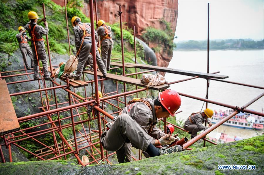 CHINA-LESHAN-GIANT BUDDHA-EXAMINATION (CN)