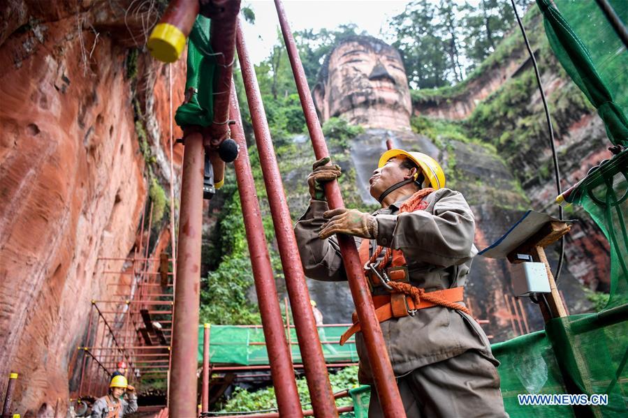 CHINA-LESHAN-GIANT BUDDHA-EXAMINATION (CN)