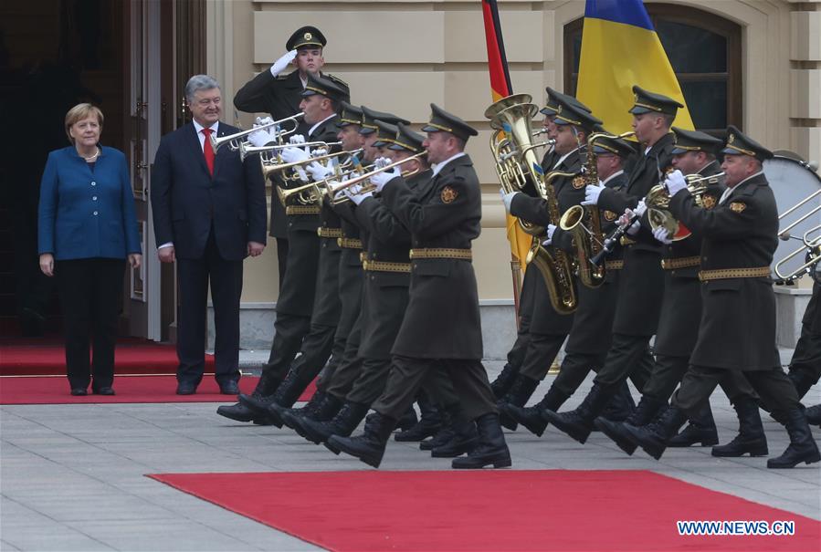 UKRAINE-KIEV-POROSHENKO-MERKEL-POLITICS