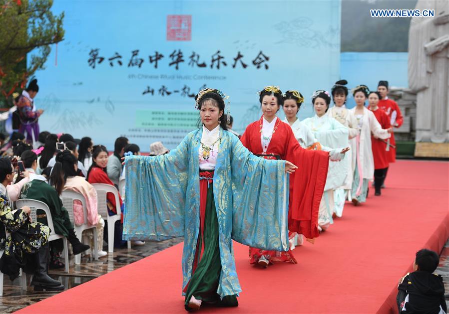 CHINA-FUJIAN-TRADITIONAL COSTUMES (CN)