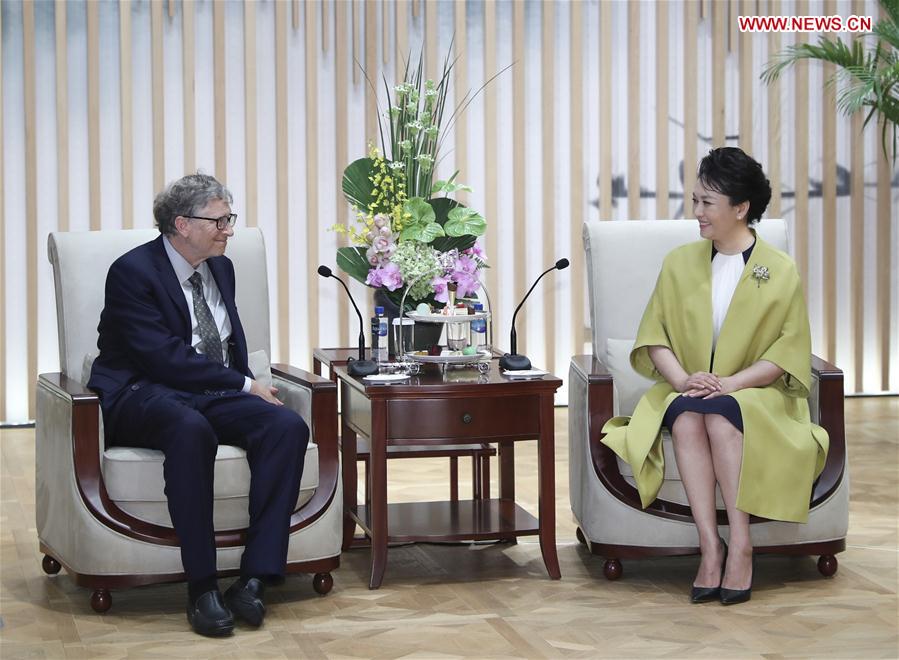 (IMPORT EXPO) CHINA-SHANGHAI-PENG LIYUAN-BILL GATES-MEETING (CN)