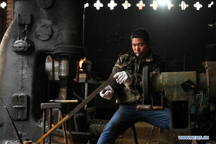 #CHINA-HEBEI-BLACKSMITH-SWORD MAKING (CN)