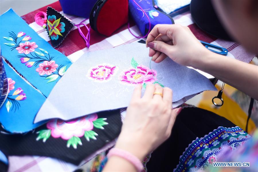 CHINA-GUIZHOU-QIANXINAN-EMBROIDERY-WEAVING-COMPETITION (CN)