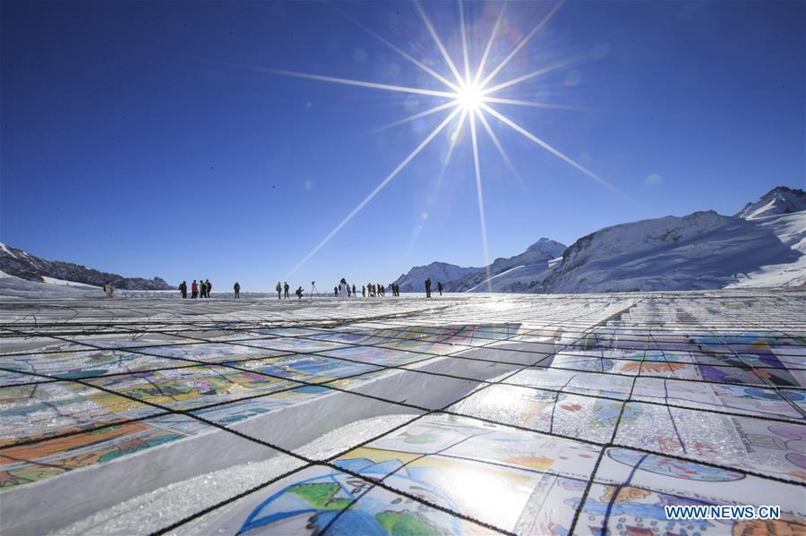 SWITZERLAND-JUNGFRAUJOCH-GIANT POSTCARD