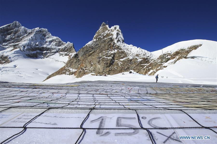 SWITZERLAND-JUNGFRAUJOCH-GIANT POSTCARD
