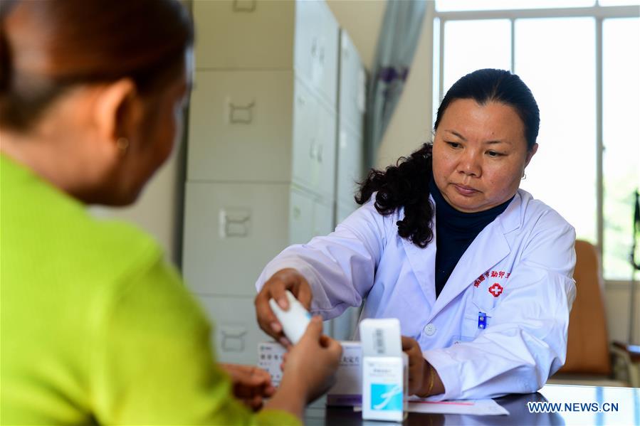 Xinhua Headlines: China fights HIV/AIDS with family-based treatment