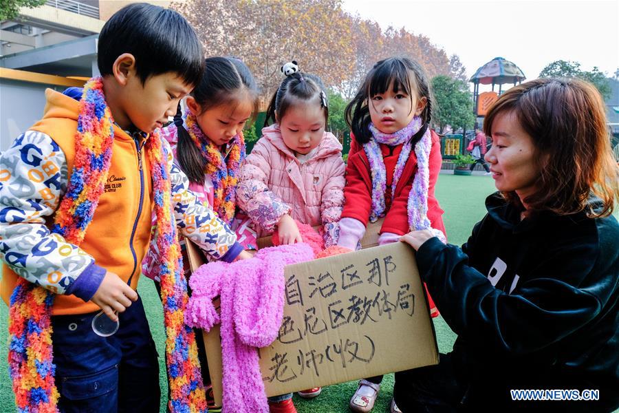 CHINA-ZHEJIANG-SCARF-GIFTS (CN)