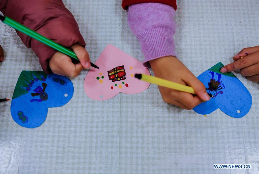 CHINA-ZHEJIANG-SCARF-GIFTS (CN)