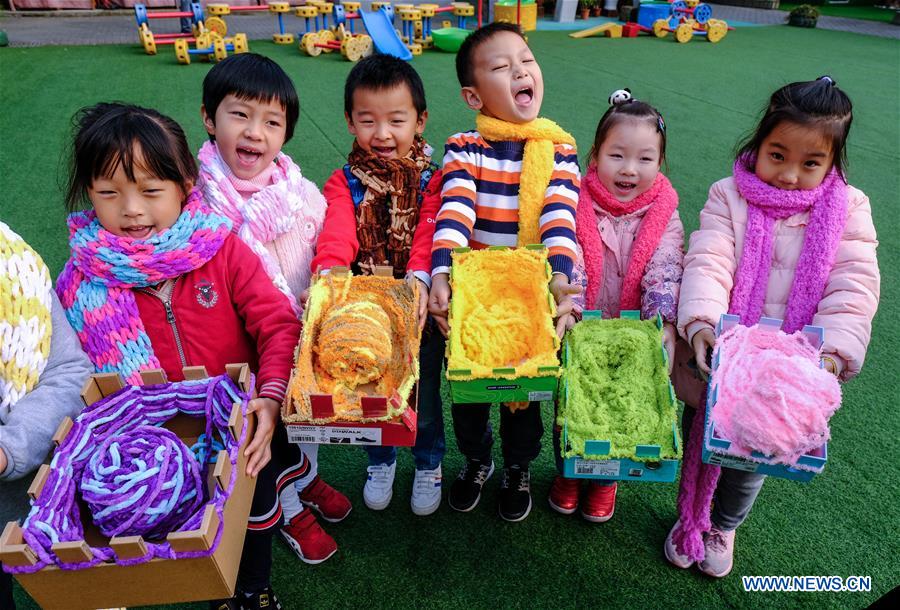 CHINA-ZHEJIANG-SCARF-GIFTS (CN)