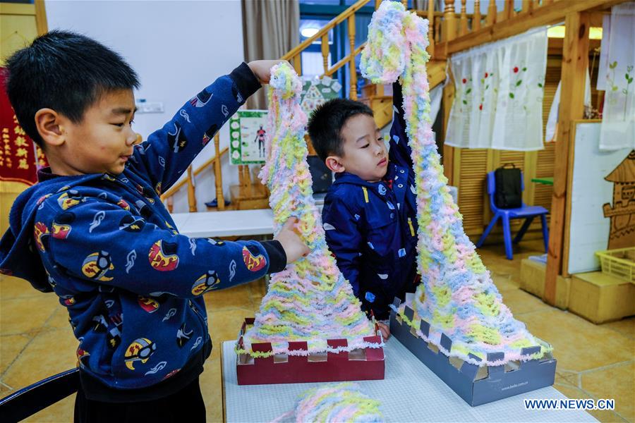 CHINA-ZHEJIANG-SCARF-GIFTS (CN)