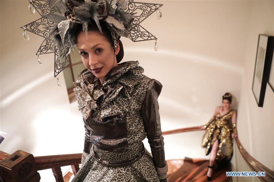 GREECE-ATHENS-CINDERELLA-ART