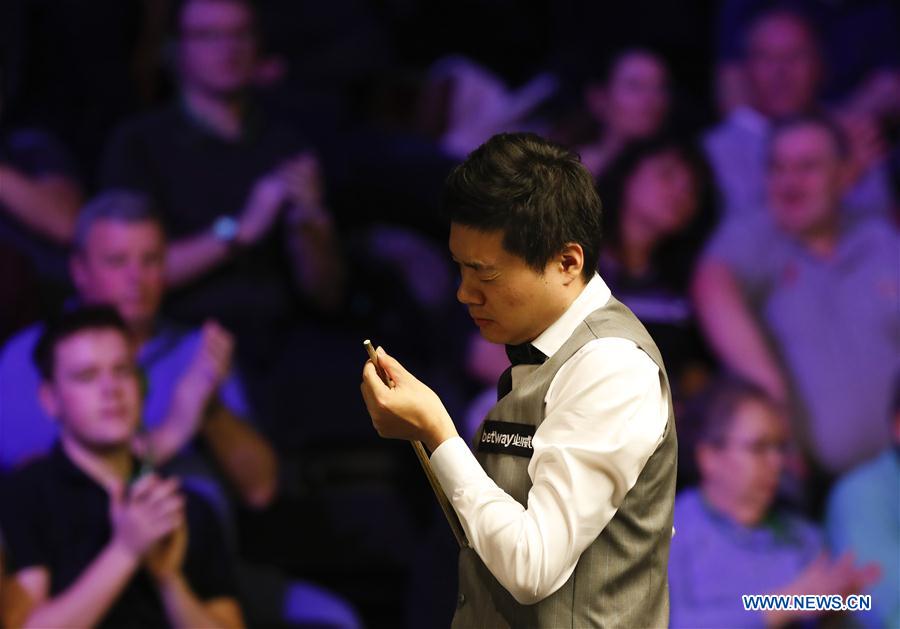 (SP) BRITAIN-YORK-SNOOKER-UK CHAMPIONSHIP-DING VS XIAO