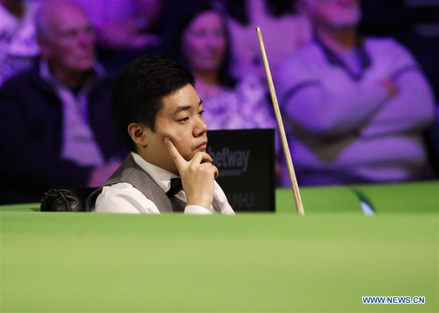 (SP) BRITAIN-YORK-SNOOKER-UK CHAMPIONSHIP-DING VS XIAO