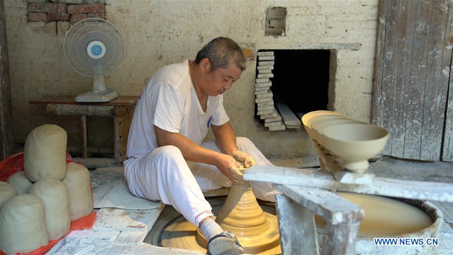 Xinhua Headlines: Jingdezhen: Forming a language in the birthplace of china
