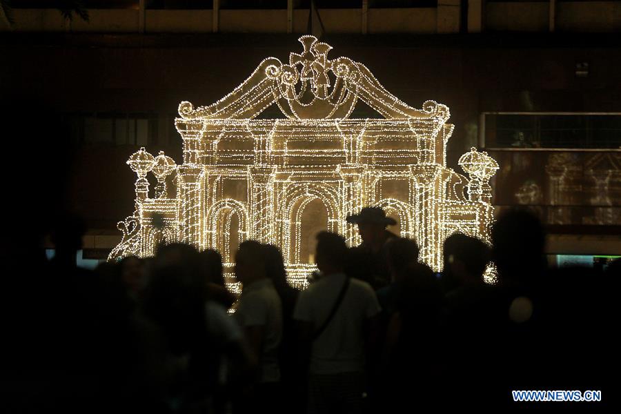 PHILIPPINES-MAKATI-CHRISTMAS LIGHT SHOW