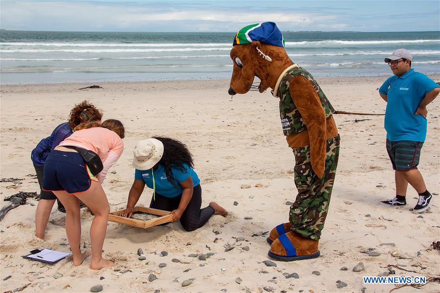 SOUTH AFRICA-CAPE TOWN-BEACH CLEANUP