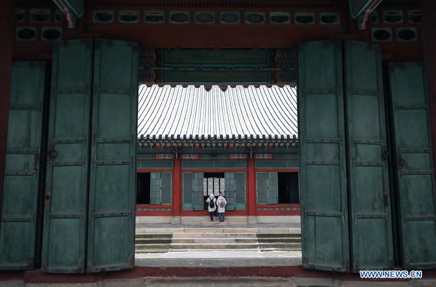 SOUTH KOREA-SEOUL-CHANGDEOKGUNG PALACE-SNOW