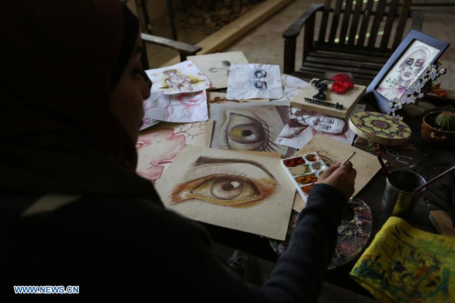 MIDEAST-GAZA-FEMALE ARTIST-ALTERNATIVE PAINTING