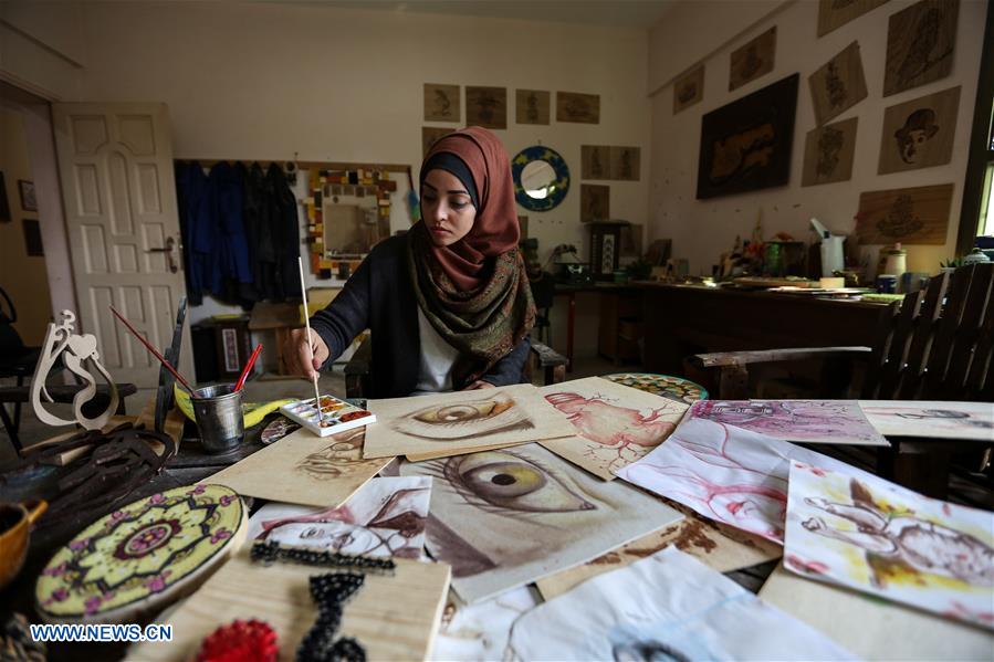 MIDEAST-GAZA-FEMALE ARTIST-ALTERNATIVE PAINTING