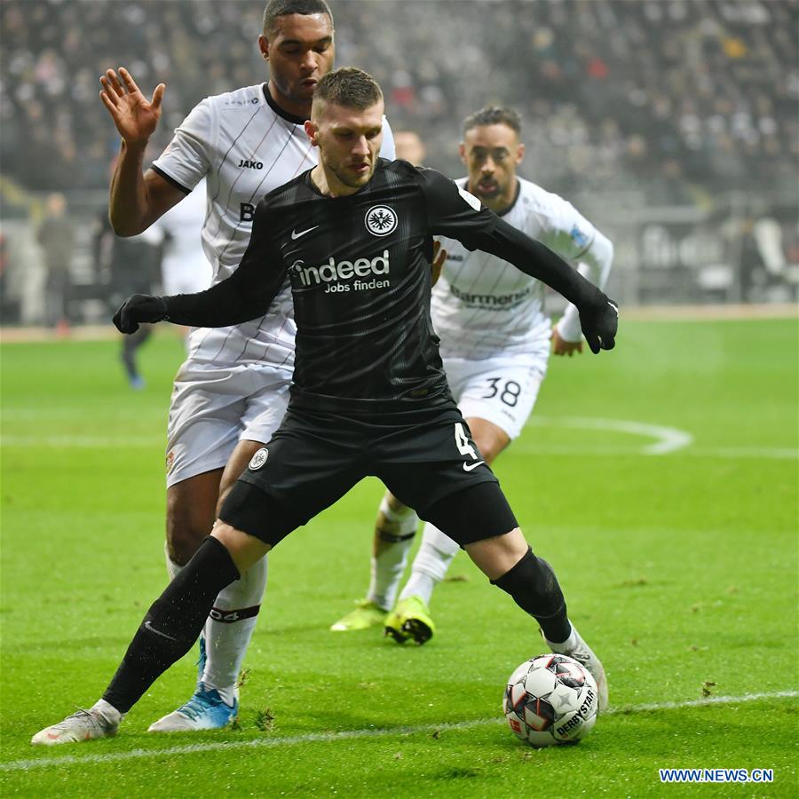 (SP)GERMANY-FRANKFURT-SOCCER-BUNDESLIGA-LEVERKUSEN VS FRANKFURT