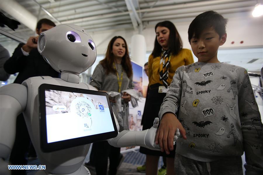 GREECE-ATHENS-AIRPORT-MOBILE APP-CHINESE TRAVELLERS