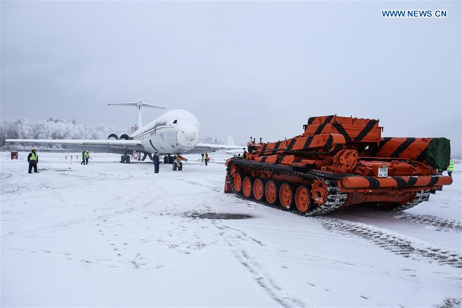 RUSSIA-MOSCOW-ARMOURED RECOVERY VEHICLE
