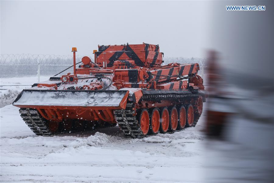RUSSIA-MOSCOW-ARMOURED RECOVERY VEHICLE