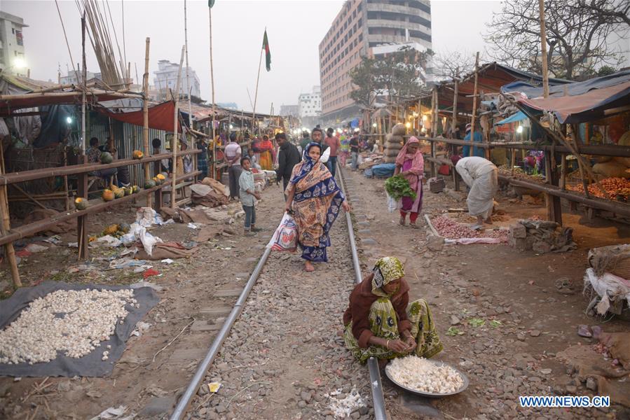 BANGLADESH-DHAKA-RAILWAY-DAILY LIFE