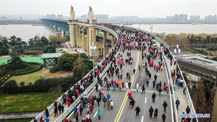 Xinhua Headlines: China's landmark Yangtze River bridge reopens to traffic