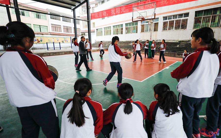 (SP)CHINA-SICHUAN-JULIAN-MIDDLE SCHOOL-BASKETBALL(CN)