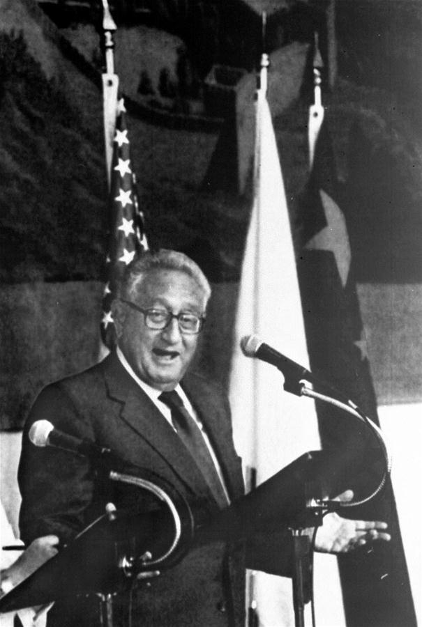 Xinhua Headlines: 40 years on, only by cooperation can China, U.S. cope with perplexities in ties