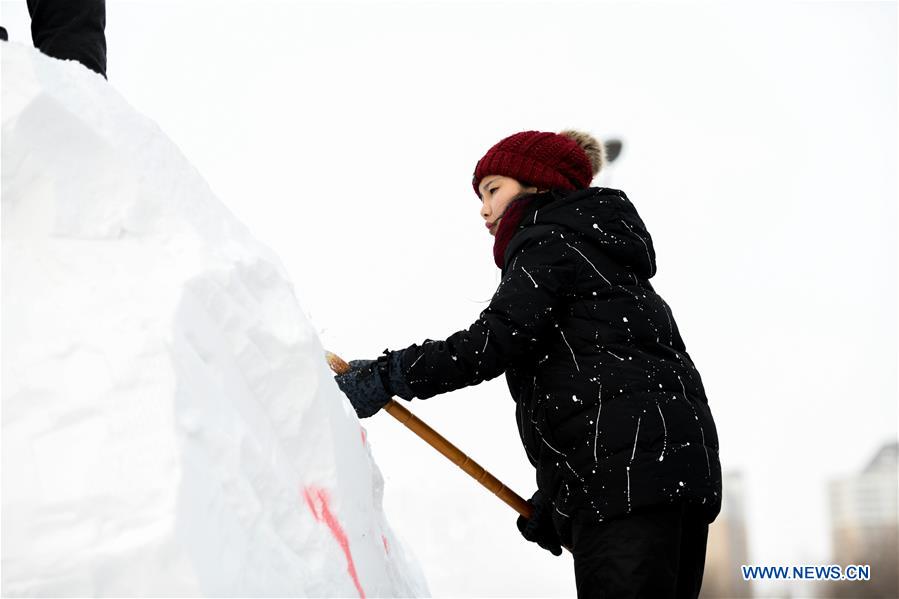 CHINA-HARBIN-INTERNATIONAL COLLEGE STUDENTS-SNOW SCULPTURE COMPETITION (CN)